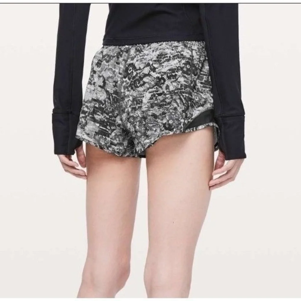 Lululemon 8 Hotty Hot Short II *2.5
